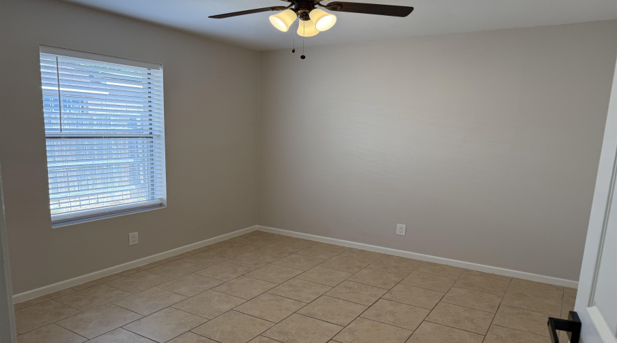 5816 Longoria Lp, Laredo, Texas 78041, 3 Bedrooms Bedrooms, 5 Rooms Rooms,2 BathroomsBathrooms,Residential,For Rent,5816 Longoria Lp,20261552