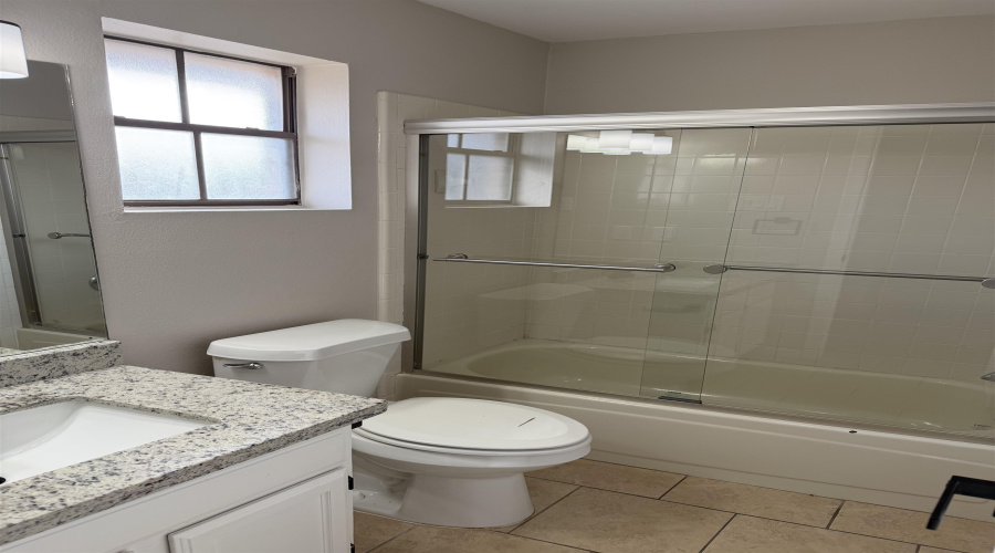 5816 Longoria Lp, Laredo, Texas 78041, 3 Bedrooms Bedrooms, 5 Rooms Rooms,2 BathroomsBathrooms,Residential,For Rent,5816 Longoria Lp,20261552