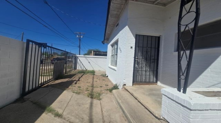 2805 Salinas Ave, Laredo, Texas 78040, 1 Room Rooms,4 BathroomsBathrooms,Commercial retail/office,For Sale,2805 Salinas Ave,20261556