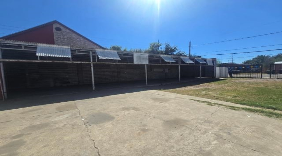 2805 Salinas Ave, Laredo, Texas 78040, 1 Room Rooms,4 BathroomsBathrooms,Commercial retail/office,For Sale,2805 Salinas Ave,20261556