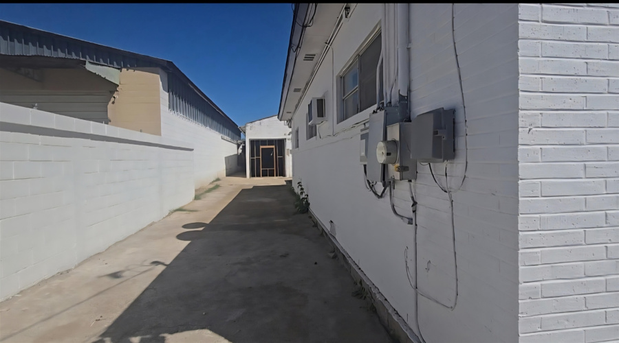 2805 Salinas Ave, Laredo, Texas 78040, 1 Room Rooms,4 BathroomsBathrooms,Commercial retail/office,For Sale,2805 Salinas Ave,20261556