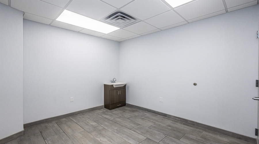 900 Hillside Rd, LAREDO, Texas 78041, 21 Rooms Rooms,2 BathroomsBathrooms,Commercial retail/office,For Rent,900 Hillside Rd,20261557