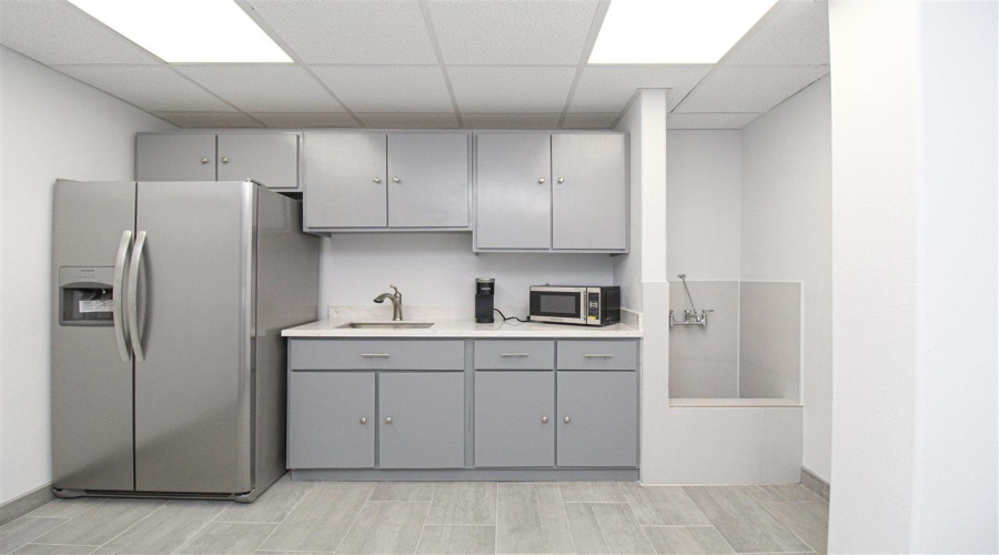 900 Hillside Rd, LAREDO, Texas 78041, 21 Rooms Rooms,2 BathroomsBathrooms,Commercial retail/office,For Rent,900 Hillside Rd,20261557