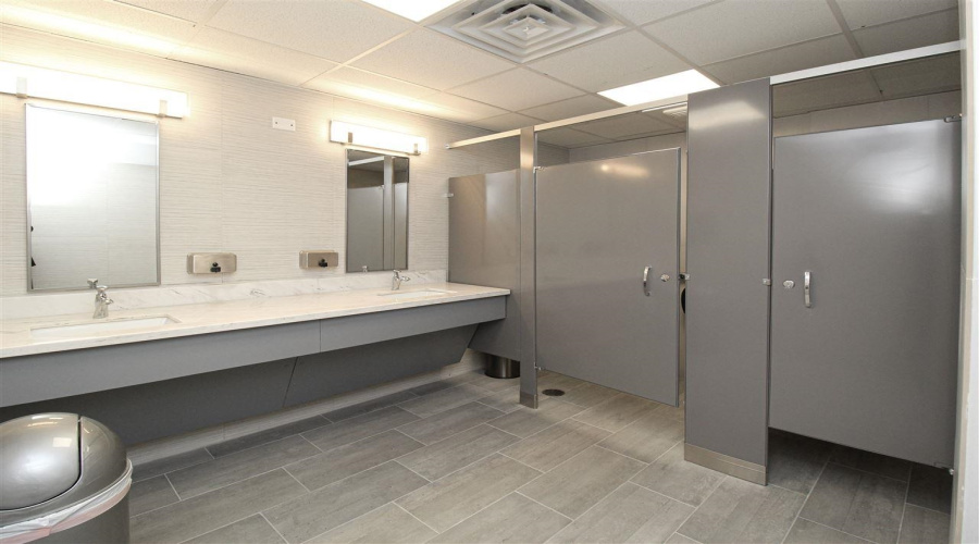 900 Hillside Rd, LAREDO, Texas 78041, 21 Rooms Rooms,2 BathroomsBathrooms,Commercial retail/office,For Rent,900 Hillside Rd,20261557