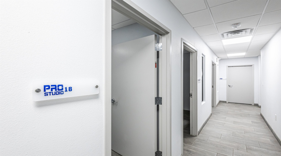 900 Hillside Rd, LAREDO, Texas 78041, 21 Rooms Rooms,2 BathroomsBathrooms,Commercial retail/office,For Rent,900 Hillside Rd,20261557