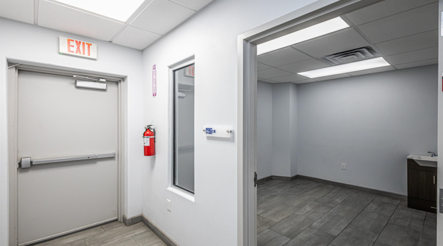 900 Hillside Rd, LAREDO, Texas 78041, 21 Rooms Rooms,2 BathroomsBathrooms,Commercial retail/office,For Rent,900 Hillside Rd,20261557