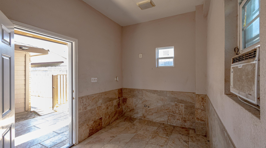 1416 Road Runner St, LAREDO, Texas 78045, 3 Bedrooms Bedrooms, 6 Rooms Rooms,2 BathroomsBathrooms,Residential,For Rent,1416 Road Runner St,20261555