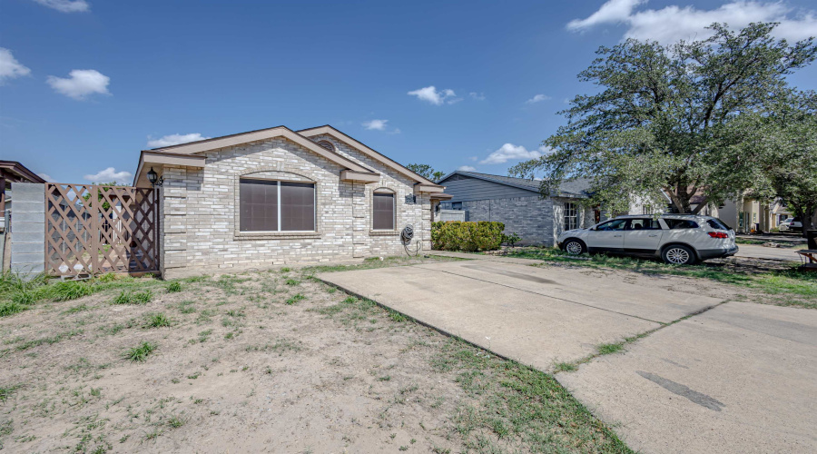1416 Road Runner St, LAREDO, Texas 78045, 3 Bedrooms Bedrooms, 6 Rooms Rooms,2 BathroomsBathrooms,Residential,For Rent,1416 Road Runner St,20261555