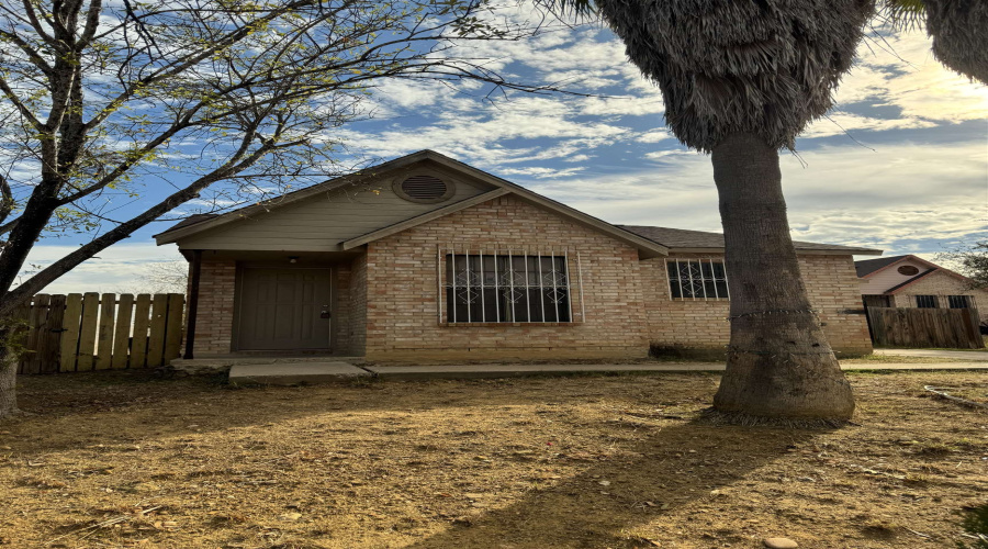 113 Carter Dr, Laredo, Texas 78045, 2 Bedrooms Bedrooms, 4 Rooms Rooms,1 BathroomBathrooms,Residential,For Rent,113 Carter Dr,20261559