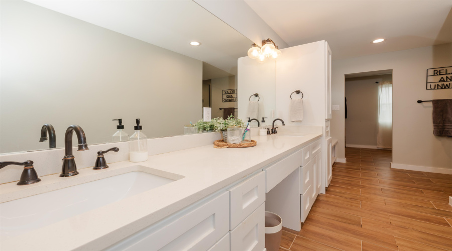 1220 Larvotto Lp., Laredo, Texas 78045, 3 Bedrooms Bedrooms, 5 Rooms Rooms,2 BathroomsBathrooms,Residential,For Sale,1220 Larvotto Lp.,20261564