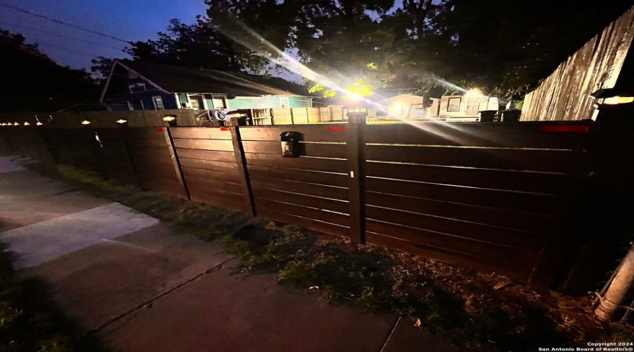 444 Taft Ct, San Antonio, Texas 78225, 2 Bedrooms Bedrooms, 8 Rooms Rooms,2 BathroomsBathrooms,Residential,For Sale,444 Taft Ct,20261571