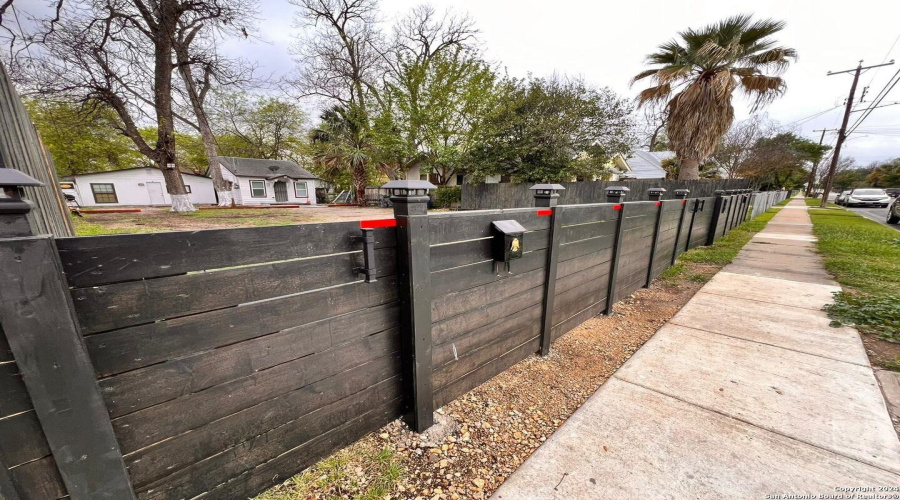 444 Taft Ct, San Antonio, Texas 78225, 2 Bedrooms Bedrooms, 8 Rooms Rooms,2 BathroomsBathrooms,Residential,For Sale,444 Taft Ct,20261571