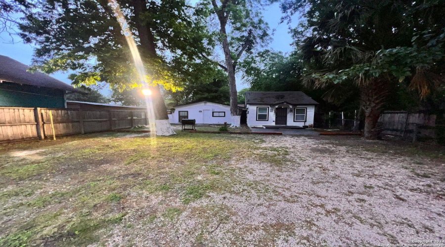 444 Taft Ct, San Antonio, Texas 78225, 2 Bedrooms Bedrooms, 8 Rooms Rooms,2 BathroomsBathrooms,Residential,For Sale,444 Taft Ct,20261571