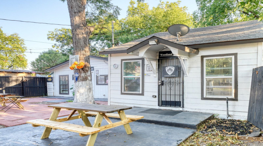 444 Taft Ct, San Antonio, Texas 78225, 2 Bedrooms Bedrooms, 8 Rooms Rooms,2 BathroomsBathrooms,Residential,For Sale,444 Taft Ct,20261571