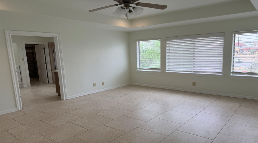 7221 Lake Victoria Rd, Laredo, Texas 78041, 3 Bedrooms Bedrooms, 7 Rooms Rooms,2 BathroomsBathrooms,Residential,For Sale,7221 Lake Victoria Rd,20261572