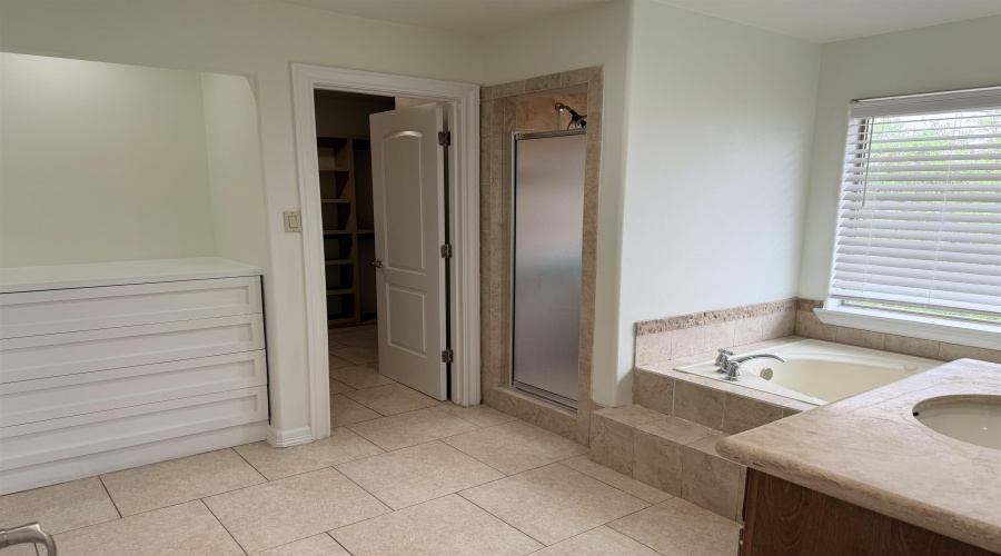 7221 Lake Victoria Rd, Laredo, Texas 78041, 3 Bedrooms Bedrooms, 7 Rooms Rooms,2 BathroomsBathrooms,Residential,For Sale,7221 Lake Victoria Rd,20261572