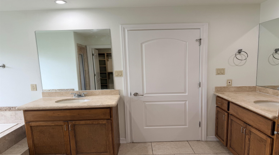 7221 Lake Victoria Rd, Laredo, Texas 78041, 3 Bedrooms Bedrooms, 7 Rooms Rooms,2 BathroomsBathrooms,Residential,For Sale,7221 Lake Victoria Rd,20261572