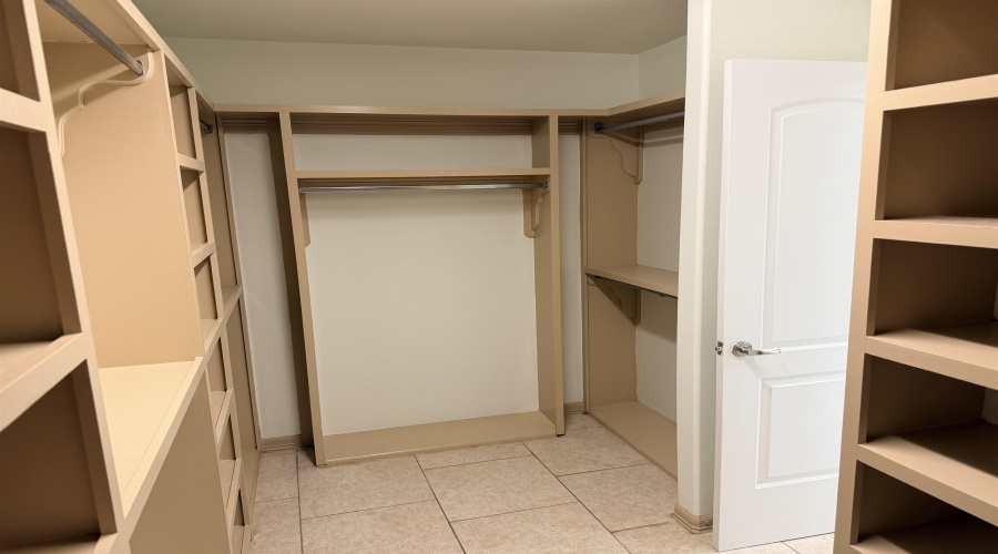 7221 Lake Victoria Rd, Laredo, Texas 78041, 3 Bedrooms Bedrooms, 7 Rooms Rooms,2 BathroomsBathrooms,Residential,For Sale,7221 Lake Victoria Rd,20261572