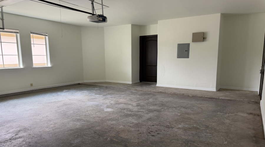 7221 Lake Victoria Rd, Laredo, Texas 78041, 3 Bedrooms Bedrooms, 7 Rooms Rooms,2 BathroomsBathrooms,Residential,For Sale,7221 Lake Victoria Rd,20261572