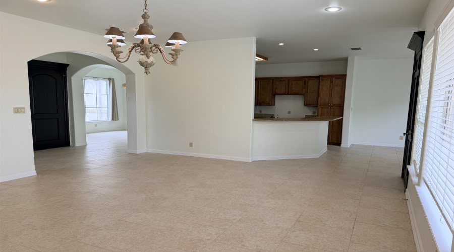 7221 Lake Victoria Rd, Laredo, Texas 78041, 3 Bedrooms Bedrooms, 7 Rooms Rooms,2 BathroomsBathrooms,Residential,For Sale,7221 Lake Victoria Rd,20261572