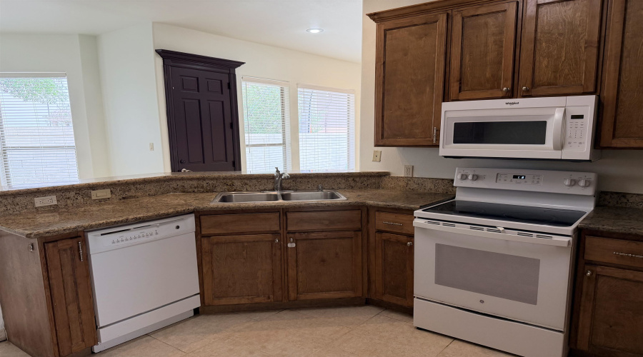 7221 Lake Victoria Rd, Laredo, Texas 78041, 3 Bedrooms Bedrooms, 7 Rooms Rooms,2 BathroomsBathrooms,Residential,For Sale,7221 Lake Victoria Rd,20261572