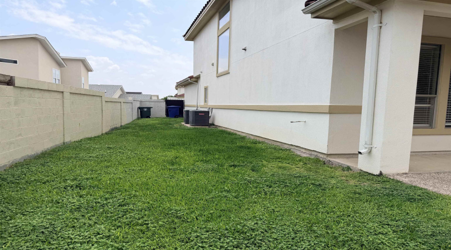 7221 Lake Victoria Rd, Laredo, Texas 78041, 3 Bedrooms Bedrooms, 7 Rooms Rooms,2 BathroomsBathrooms,Residential,For Rent,7221 Lake Victoria Rd,20261573