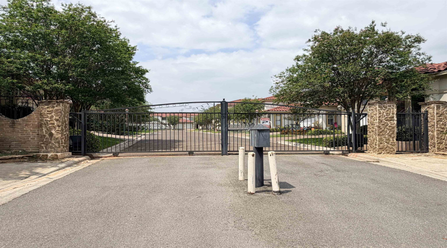 7221 Lake Victoria Rd, Laredo, Texas 78041, 3 Bedrooms Bedrooms, 7 Rooms Rooms,2 BathroomsBathrooms,Residential,For Rent,7221 Lake Victoria Rd,20261573