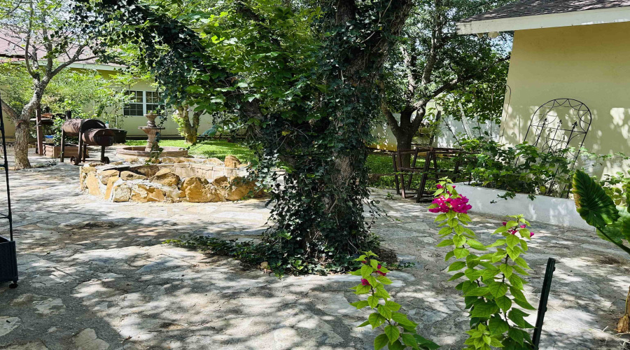 20655 U.S. Hwy 83 North, Laredo, Texas 78045, 5 Bedrooms Bedrooms, 13 Rooms Rooms,4 BathroomsBathrooms,Residential,For Sale,20655 U.S. Hwy 83 North,20261575