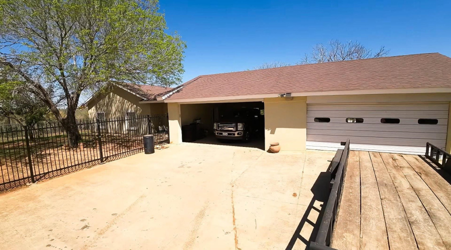 20655 U.S. Hwy 83 North, Laredo, Texas 78045, 5 Bedrooms Bedrooms, 13 Rooms Rooms,4 BathroomsBathrooms,Residential,For Sale,20655 U.S. Hwy 83 North,20261575