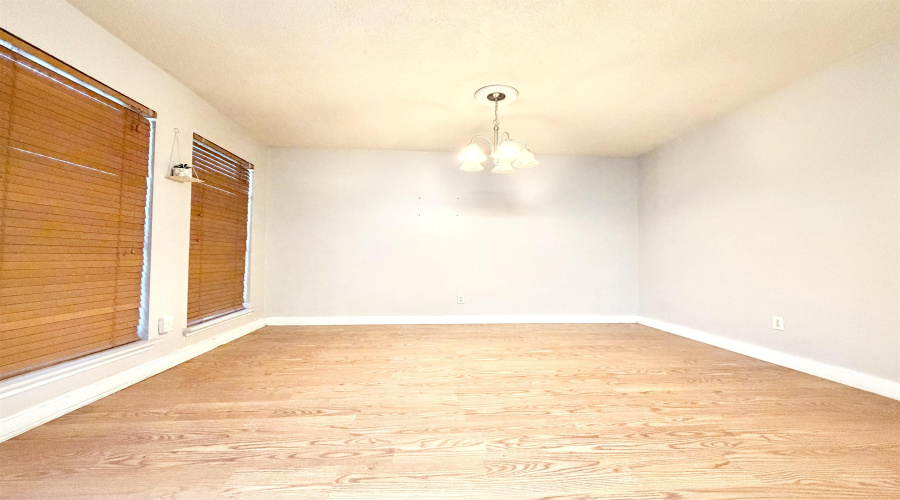 101 W Del Mar Blvd, LAREDO, Texas 78045, 3 Bedrooms Bedrooms, 5 Rooms Rooms,2 BathroomsBathrooms,Residential,For Sale,101 W Del Mar Blvd,20261576