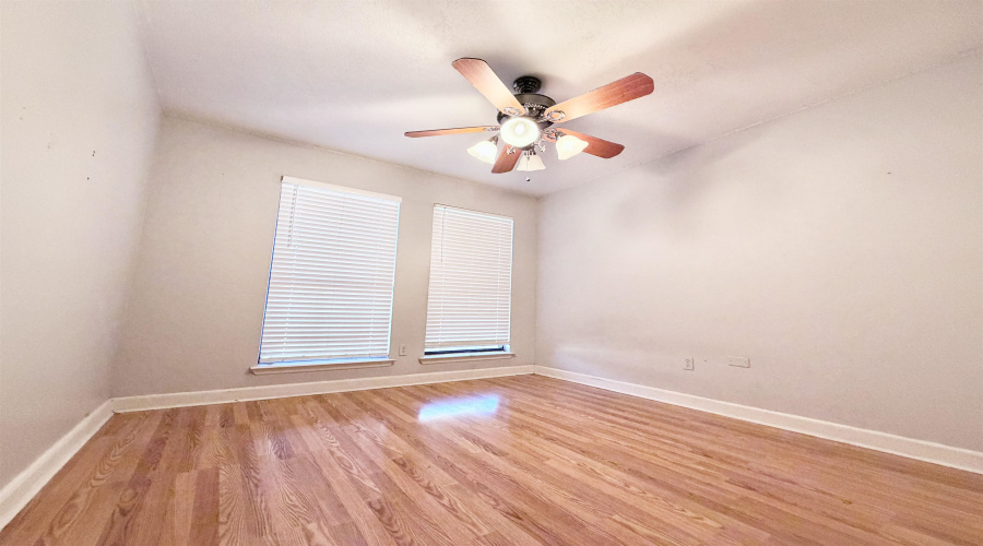 101 W Del Mar Blvd, LAREDO, Texas 78045, 3 Bedrooms Bedrooms, 5 Rooms Rooms,2 BathroomsBathrooms,Residential,For Sale,101 W Del Mar Blvd,20261576