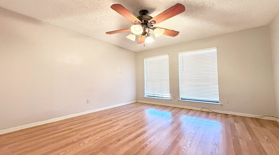 101 W Del Mar Blvd, LAREDO, Texas 78045, 3 Bedrooms Bedrooms, 5 Rooms Rooms,2 BathroomsBathrooms,Residential,For Sale,101 W Del Mar Blvd,20261576