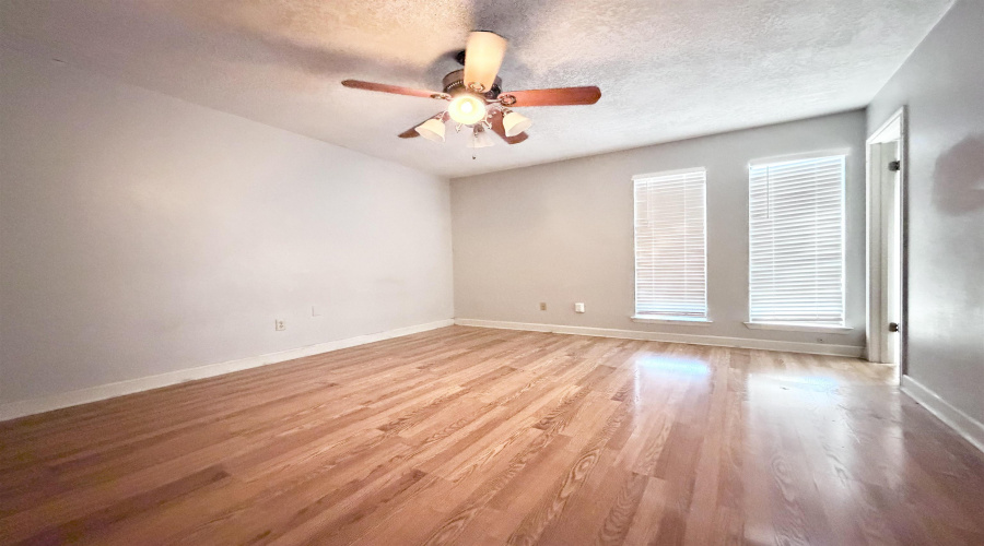 101 W Del Mar Blvd, LAREDO, Texas 78045, 3 Bedrooms Bedrooms, 5 Rooms Rooms,2 BathroomsBathrooms,Residential,For Sale,101 W Del Mar Blvd,20261576