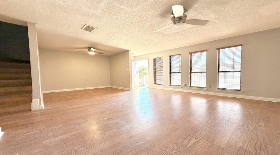 101 W Del Mar Blvd, LAREDO, Texas 78045, 3 Bedrooms Bedrooms, 5 Rooms Rooms,2 BathroomsBathrooms,Residential,For Sale,101 W Del Mar Blvd,20261576