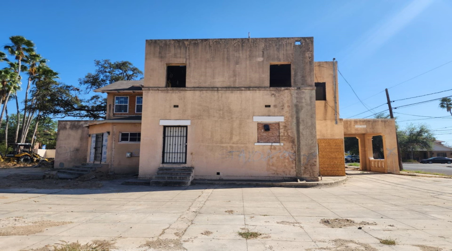 1718 Victoria St, Laredo, Texas 78041, 1 Room Rooms,4 BathroomsBathrooms,Commercial retail/office,For Sale,1718 Victoria St,20261577