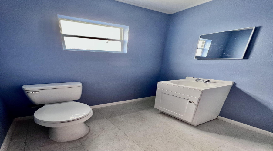 1516 Zaragoza St, Laredo, Texas 78040, 1 Room Rooms,1 BathroomBathrooms,Commercial retail/office,For Sale,1516 Zaragoza St,20261589