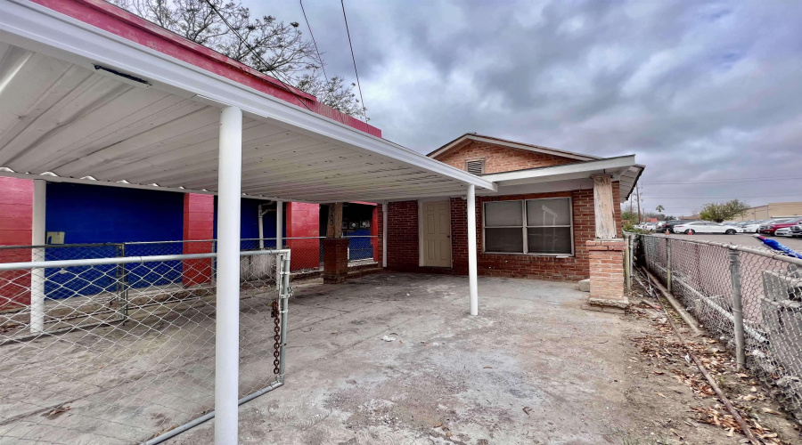 1516 Zaragoza St, Laredo, Texas 78040, 1 Room Rooms,1 BathroomBathrooms,Commercial retail/office,For Sale,1516 Zaragoza St,20261589