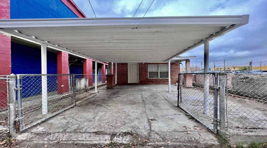 1516 Zaragoza St, Laredo, Texas 78040, 1 Room Rooms,1 BathroomBathrooms,Commercial retail/office,For Sale,1516 Zaragoza St,20261589