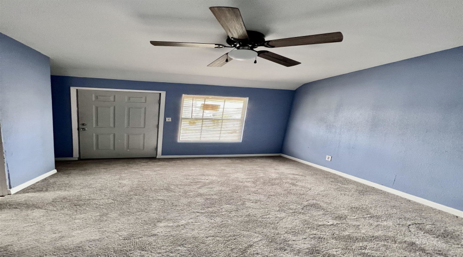 1516 Zaragoza St, Laredo, Texas 78040, 1 Room Rooms,1 BathroomBathrooms,Commercial retail/office,For Sale,1516 Zaragoza St,20261589