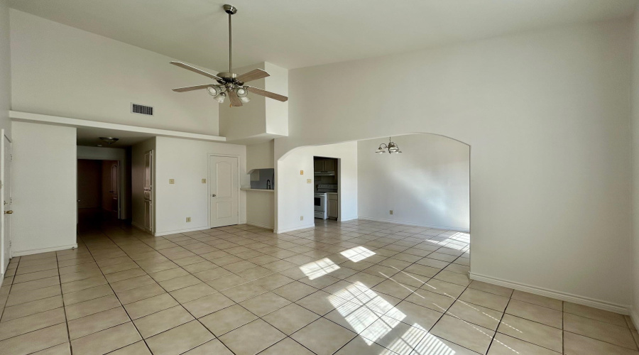 1752 Tiara Trl, Laredo, Texas 78045, 2 Bedrooms Bedrooms, 5 Rooms Rooms,2 BathroomsBathrooms,Residential,For Rent,1752 Tiara Trl,20261584