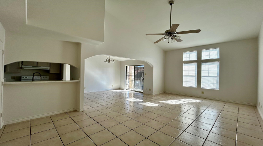 1752 Tiara Trl, Laredo, Texas 78045, 2 Bedrooms Bedrooms, 5 Rooms Rooms,2 BathroomsBathrooms,Residential,For Rent,1752 Tiara Trl,20261584