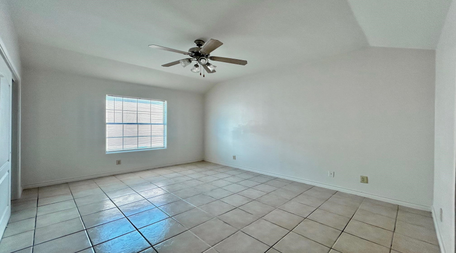 1752 Tiara Trl, Laredo, Texas 78045, 2 Bedrooms Bedrooms, 5 Rooms Rooms,2 BathroomsBathrooms,Residential,For Rent,1752 Tiara Trl,20261584