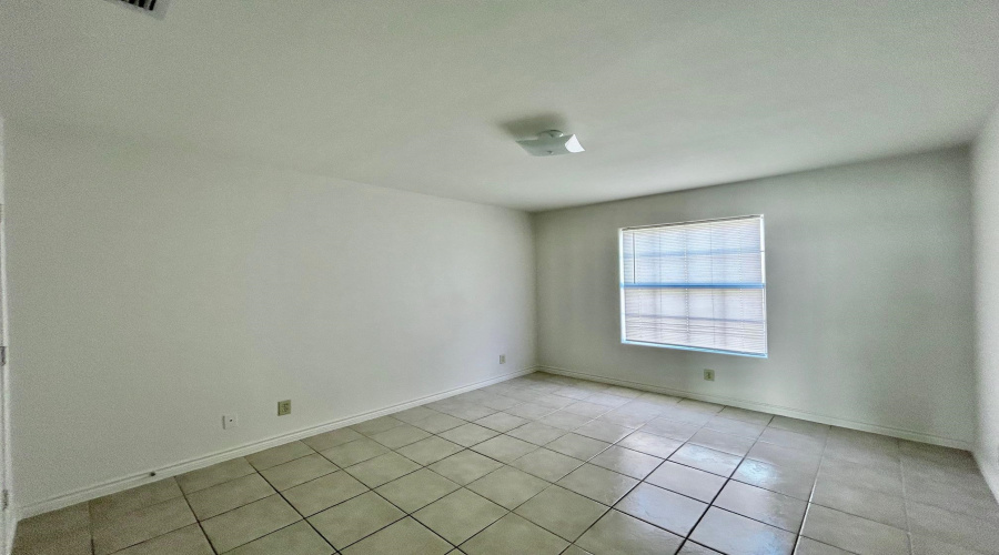 1752 Tiara Trl, Laredo, Texas 78045, 2 Bedrooms Bedrooms, 5 Rooms Rooms,2 BathroomsBathrooms,Residential,For Rent,1752 Tiara Trl,20261584