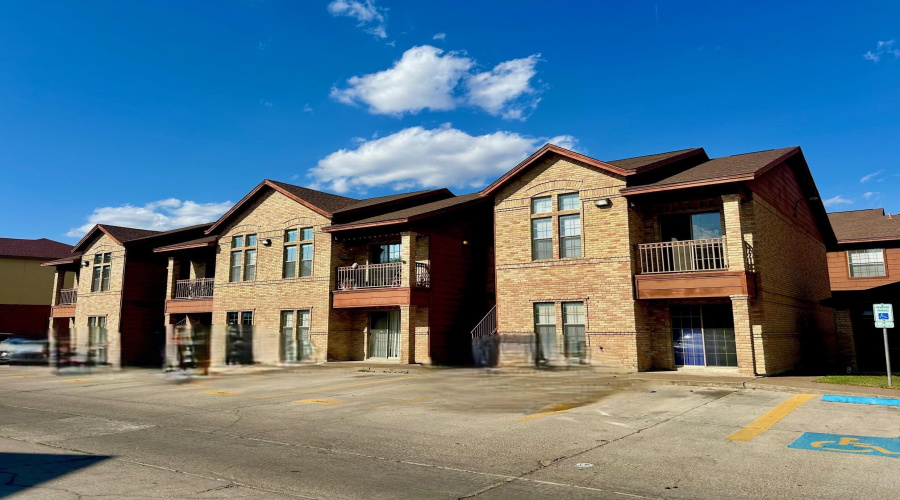 1752 Tiara Trl, Laredo, Texas 78045, 2 Bedrooms Bedrooms, 5 Rooms Rooms,2 BathroomsBathrooms,Residential,For Rent,1752 Tiara Trl,20261584