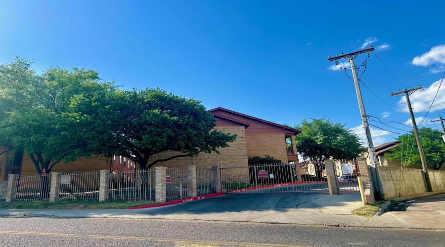 1752 Tiara Trl, Laredo, Texas 78045, 2 Bedrooms Bedrooms, 5 Rooms Rooms,2 BathroomsBathrooms,Residential,For Rent,1752 Tiara Trl,20261584