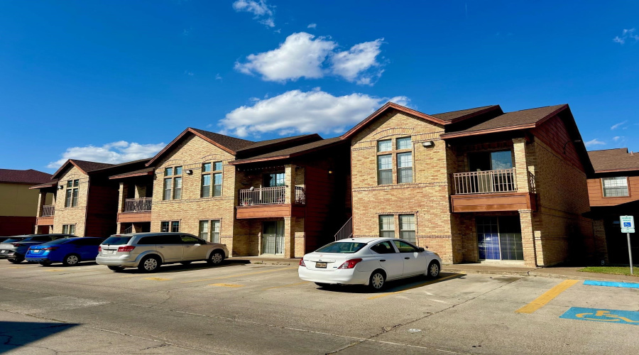 1752 Tiara Trl, Laredo, Texas 78045, 2 Bedrooms Bedrooms, 5 Rooms Rooms,2 BathroomsBathrooms,Residential,For Rent,1752 Tiara Trl,20261584