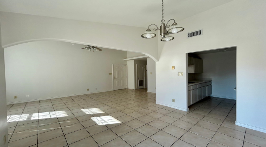 1752 Tiara Trl, Laredo, Texas 78045, 2 Bedrooms Bedrooms, 5 Rooms Rooms,2 BathroomsBathrooms,Residential,For Rent,1752 Tiara Trl,20261584