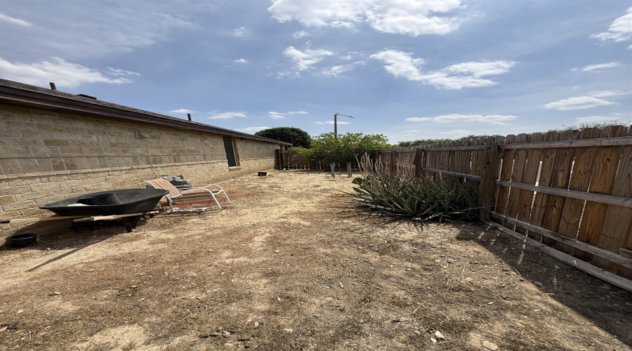 4102 Alemany St., Laredo, Texas 78046, 4 Bedrooms Bedrooms, 7 Rooms Rooms,2 BathroomsBathrooms,Residential,For Sale,4102 Alemany St.,20261593