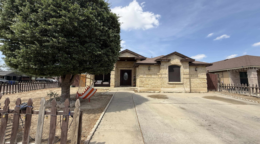 4102 Alemany St., Laredo, Texas 78046, 4 Bedrooms Bedrooms, 7 Rooms Rooms,2 BathroomsBathrooms,Residential,For Sale,4102 Alemany St.,20261593