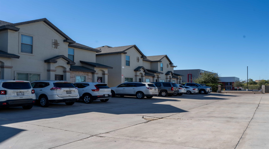 401 International Blvd, Laredo, Texas 78045, 2 Bedrooms Bedrooms, 2 Rooms Rooms,2 BathroomsBathrooms,Residential,For Rent,401 International Blvd,20261594